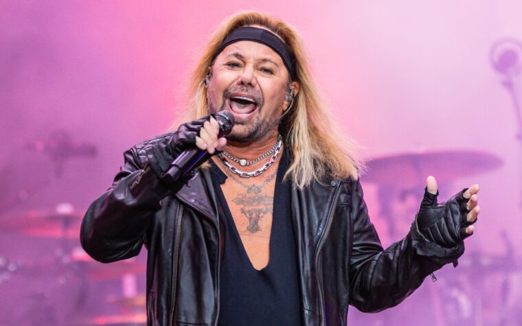 Mötley Crüe reporte la résidence à Las Vegas alors que Vince Neil se prépare à la procédure médicale