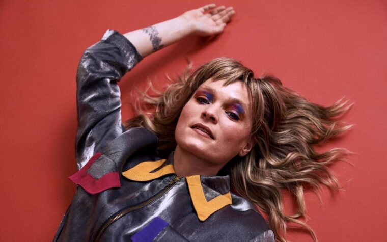 Billy Nomates annonce le troisième album «MetalHorse» avec le nouveau single rebelle «The Test»