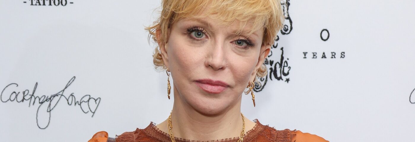 Courtney Love partage des mises à jour prometteuses sur les nouveaux albums et les mémoires