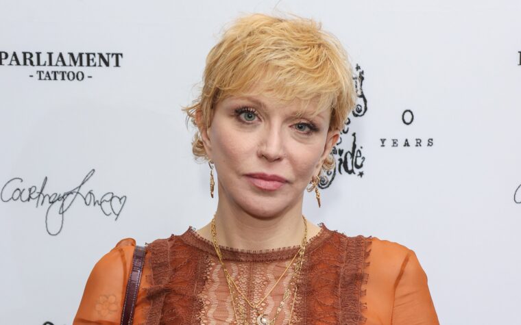 Courtney Love partage des mises à jour prometteuses sur les nouveaux albums et les mémoires