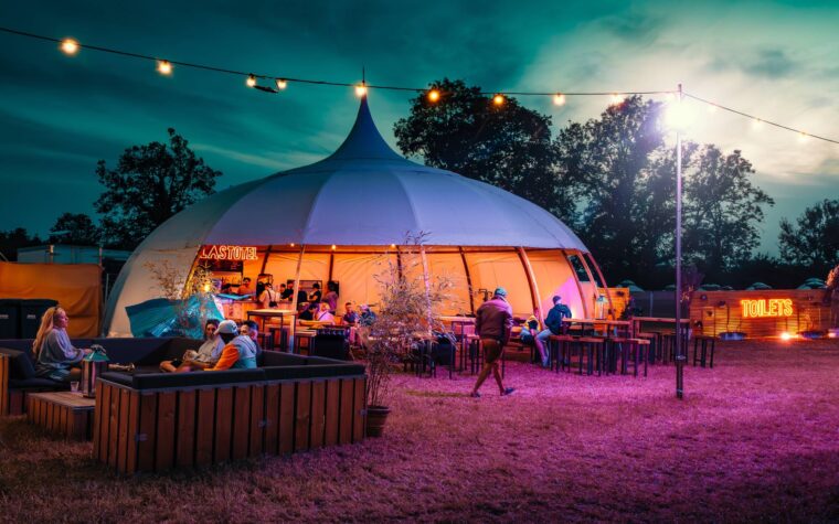 Camp de Glampville prenant maintenant des réservations pour Glastonbury 2025