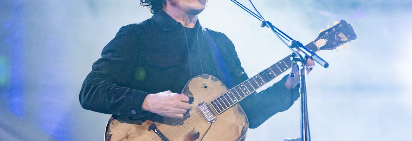 Regardez Jack White changer les paroles en «  Corporation '' pour frapper Donald Trump et Elon Musk