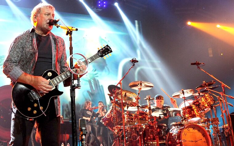 Alex Lifeson de Rush dit que les batteurs ont présenté des auditions "Minutes" après la mort de Neil Peart