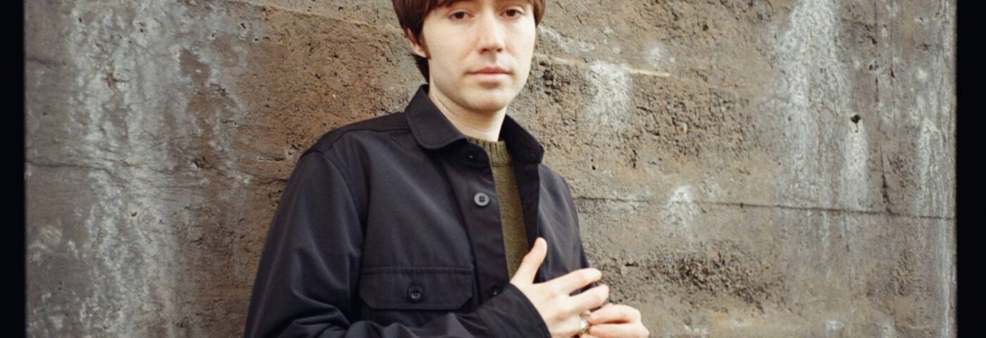 Matt Maltese partage un single aspirant «  Pined for You My Life '', annonce la tournée en 2025 – y compris les dates britanniques