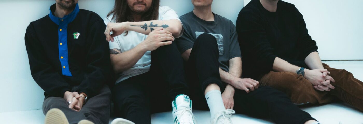 Bastille annonce 2025 de la tournée britannique de tous les côtés – célébrant les «chansons des 15 premières années»
