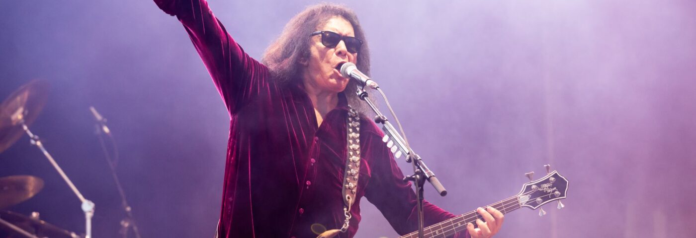 Gene Simmons reporte les dates lors de la prochaine tournée solo, les fans ont assuré que ce n'est pas lié à la santé