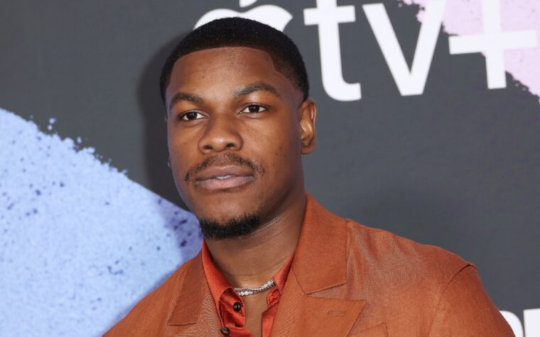 John Boyega a demandé à JJ Abrams le "niveau de croissance" sur Star Wars après "faire beaucoup de chute"