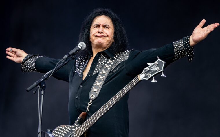 Gene Simmons explique le processus de réflexion derrière la vente des fans une chance d'être son "assistant personnel et Roadie pour une journée" pour 12 500 $