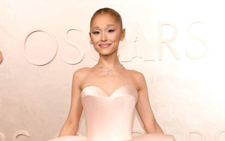 Ariana Grande Poste Teaser pour l'édition de luxe 'Eternal Sunshine'