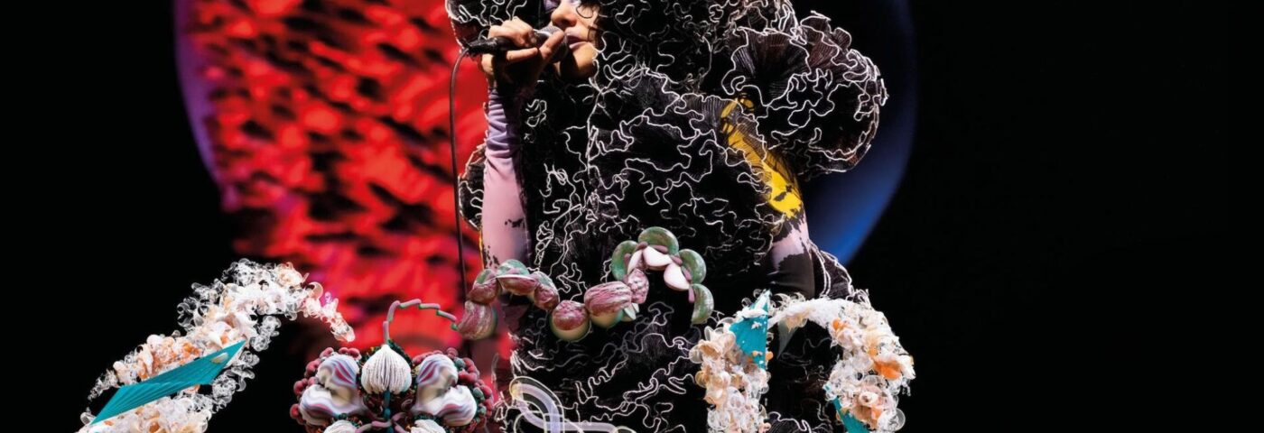 Björk annonce la sortie du cinéma mondial « limité » du film de concert de «Cornucopia»