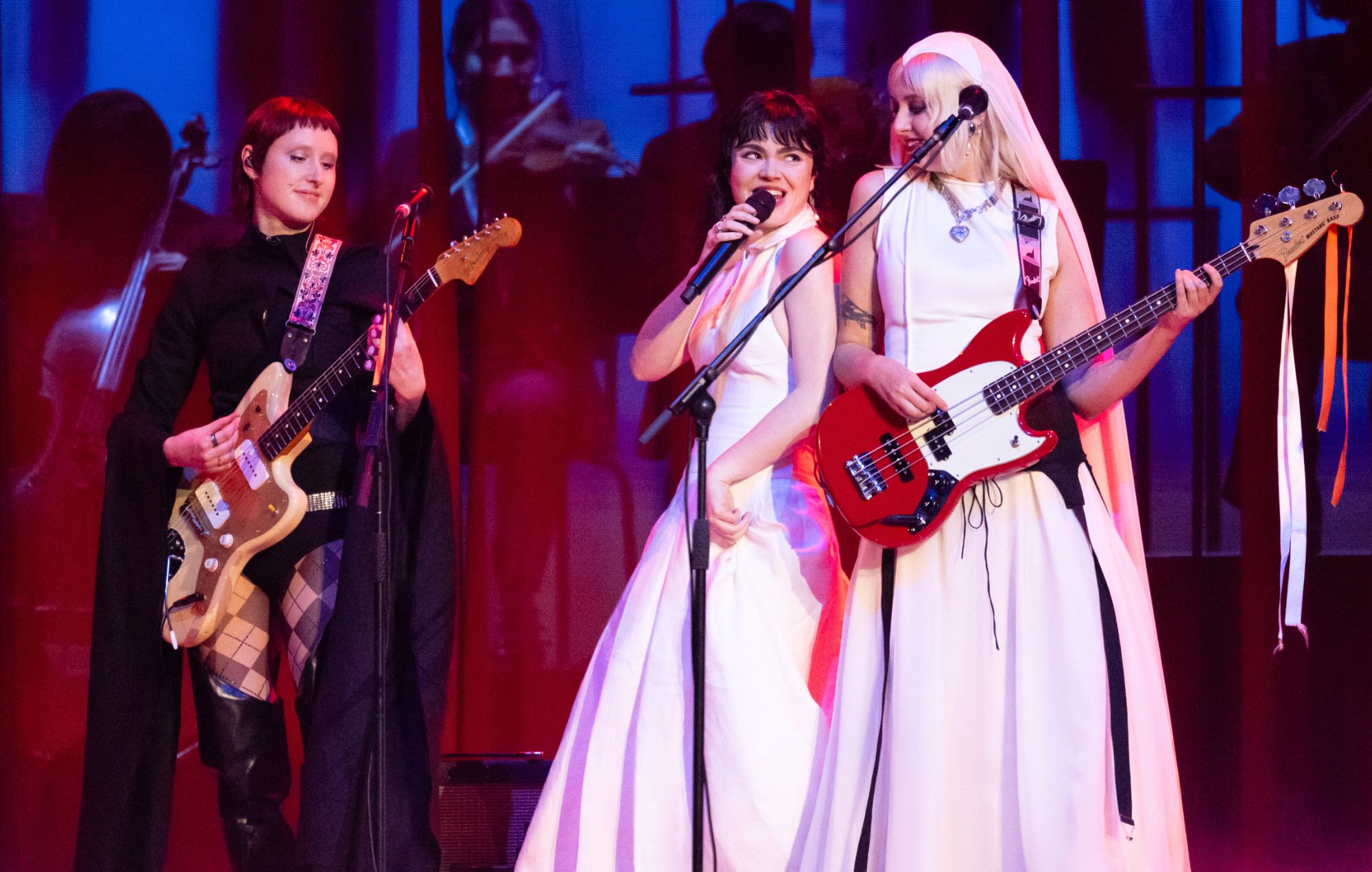 Le dernier dîner se produit aux Brit Awards 2025. 