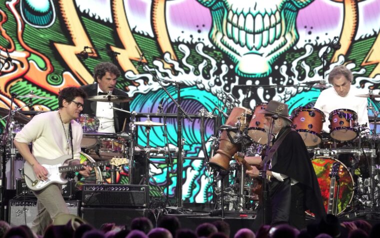 Dead & Company rendit hommage à Phil Lesh avec la performance «Box of Rain»