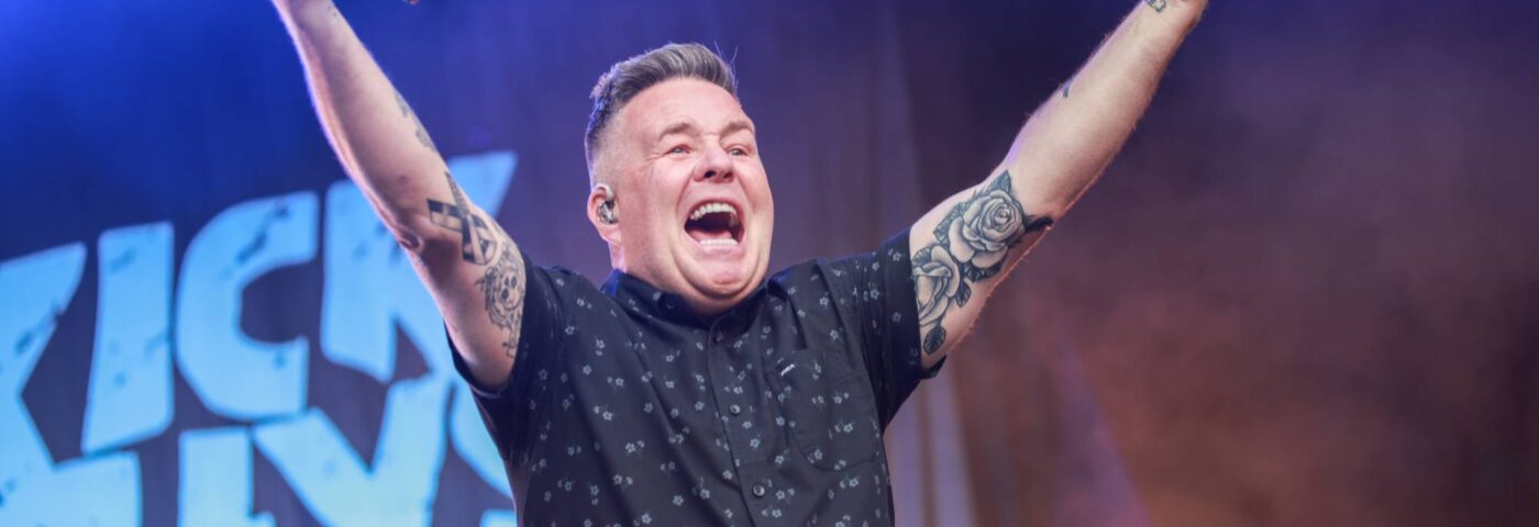 Dropkick Murphys Singer brise le silence après avoir affronté le fan de Trump portant un chapeau Maga au concert de Boston