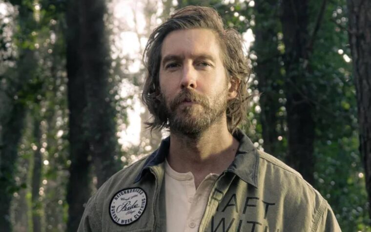Écoutez la nouvelle chanson country de Calvin Harris 'Smoke the Doules Away' - se mettant en vedette sur le chant