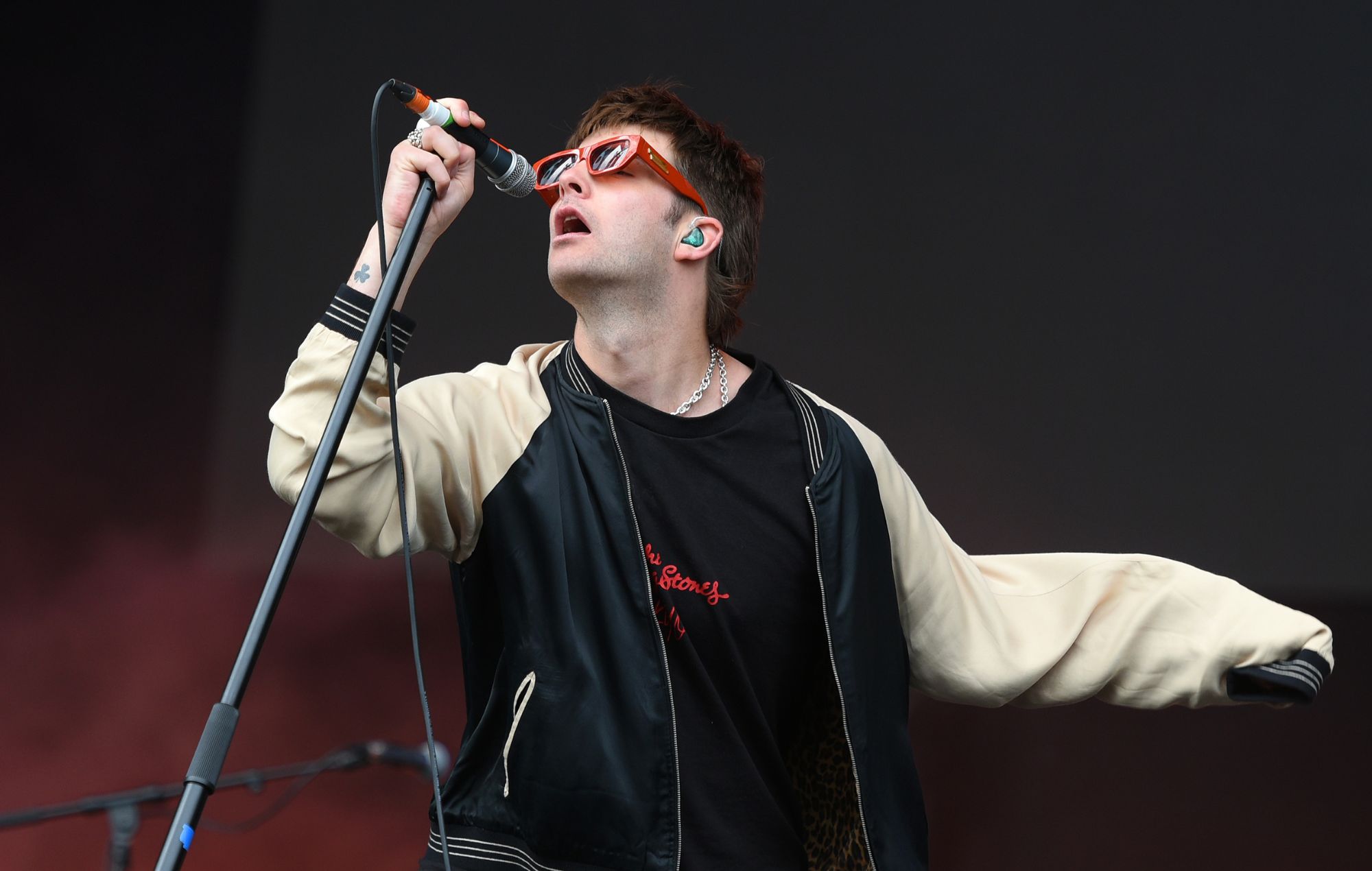 Grian Chatten de Fontaines DC se produit sur la scène principale pendant le troisième jour du Festival 2024 de Leeds