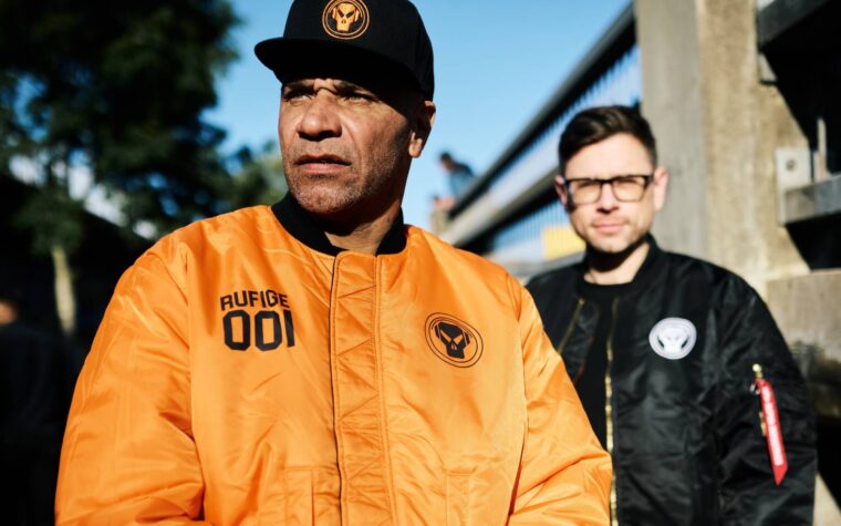 Goldie revient en tant que Rufige Kru pour partager le nouveau single `` Still The Même '' avec Casisdead "et annoncer l'album" Alpha Omega "