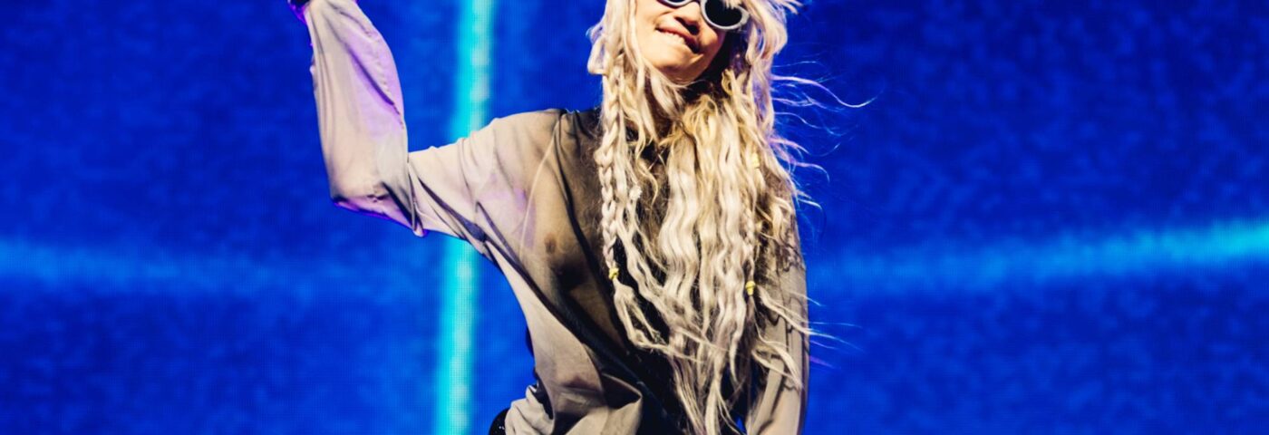 Grimes souhaite qu'il y ait « une ambiance moins toxique » dans sa base de fans Grimes souhaite qu'il y ait « une ambiance moins toxique » dans sa base de fans