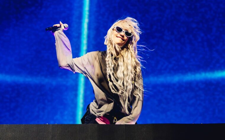 Grimes souhaite qu'il y ait "une ambiance moins toxique" dans sa base de fans