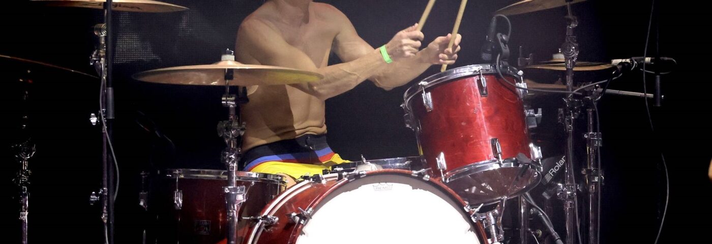 Guns N 'Roses annonce Isaac Carpenter d'Awolnation comme leur nouveau batteur