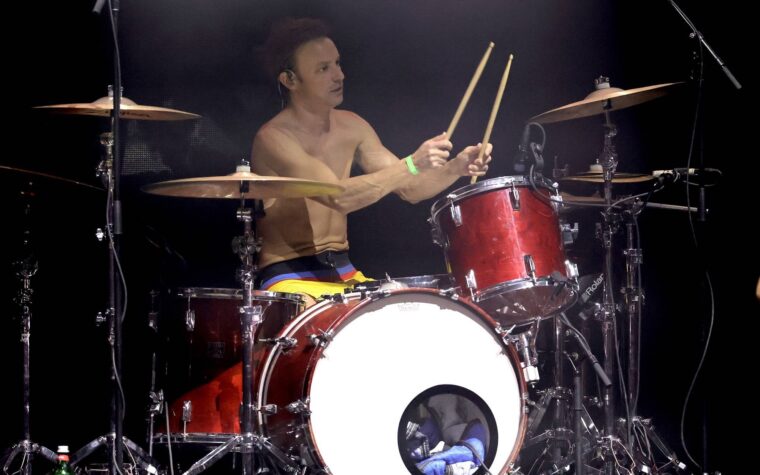 Guns N 'Roses annonce Isaac Carpenter d'Awolnation comme leur nouveau batteur