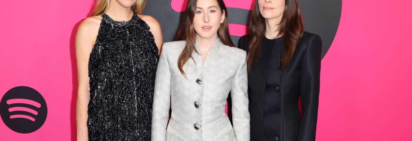 Haim Reveal Release Date for Comeback Single «  Relations '' avec un nouveau clip teaser
