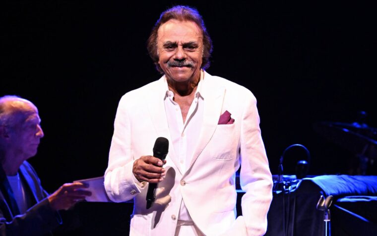 Johnny Mathis prend sa retraite en raison de problèmes d'âge et de mémoire