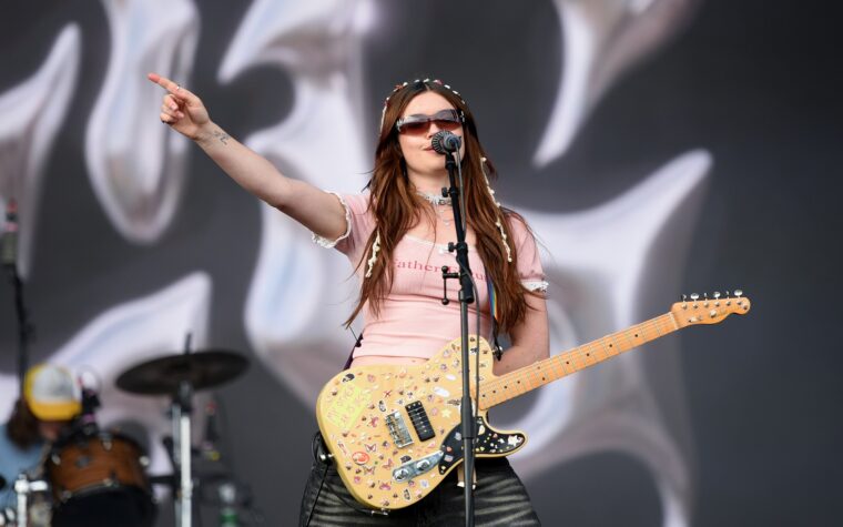 Joue mouillée pour lancer une nouvelle ère avec des spectacles "spéciaux" à New York et à Los Angeles: "Hé là, voisin"