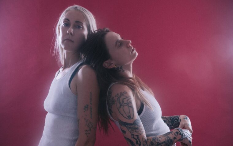 Julien Baker et Torres partagent un nouveau single `` Dirt '', et Annuler les spectacles en raison d'une commotion cérébrale