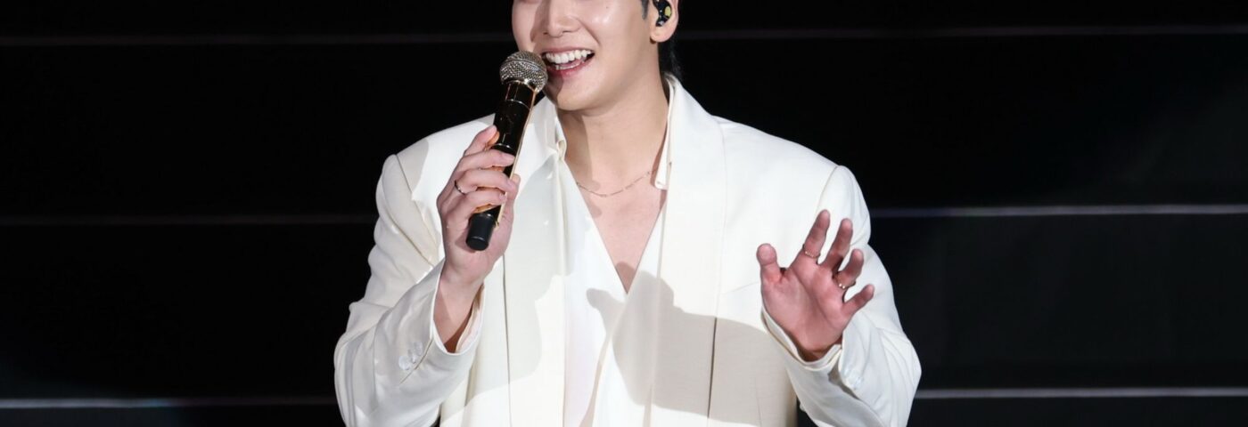 L'ancien chanteur Baekho quitte Pledis Entertainment après 13 ans
