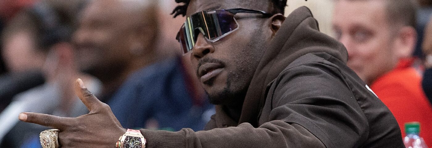 L'ancienne star de la NFL, Antonio Brown, affirme qu'il a été réservé pour Fyre Festival 2