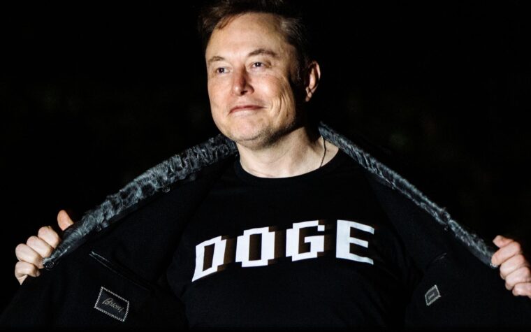 La fille trans de Elon Musk répond au père "pathétique de l'homme" disant qu'elle "est décédée"