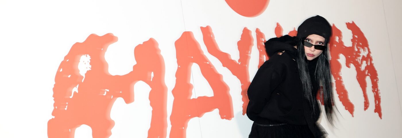 Lady Gaga a poursuivi la compagnie de surf sur le logo «Mayhem»