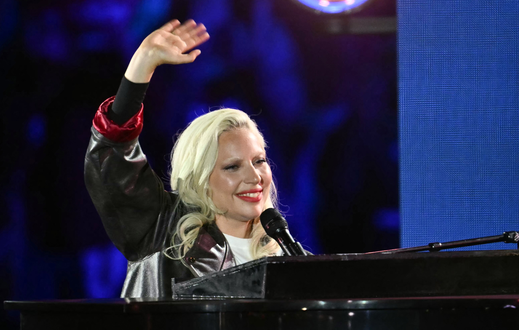 Lady Gaga se produisant en direct sur scène