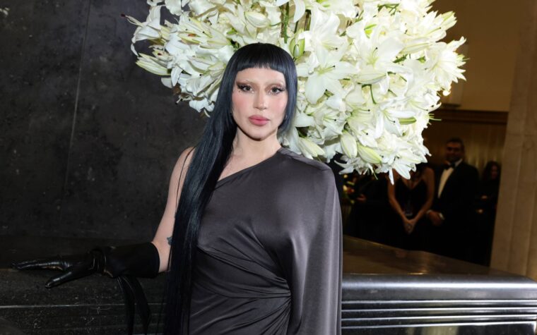 Lady Gaga se moque de «Joker 2» dans le monologue d'ouverture de «SNL» auto-déprécié