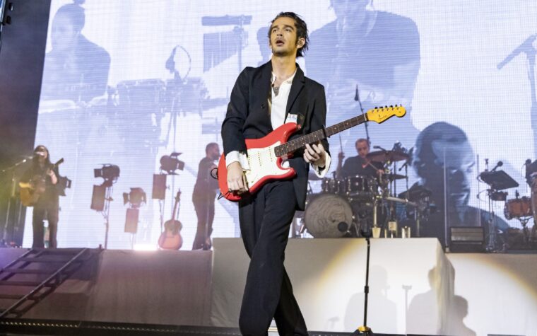 Les fans spéculent sur la "nouvelle ère" des années 1975 après l'annonce de Glastonbury et une subtile mise à jour en ligne