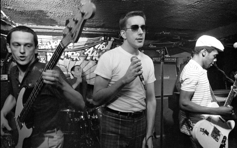 Les spéciaux annoncent un nouveau single en hommage à "Fallen Heroes" de Ska, 'quand une lumière s'éteint'