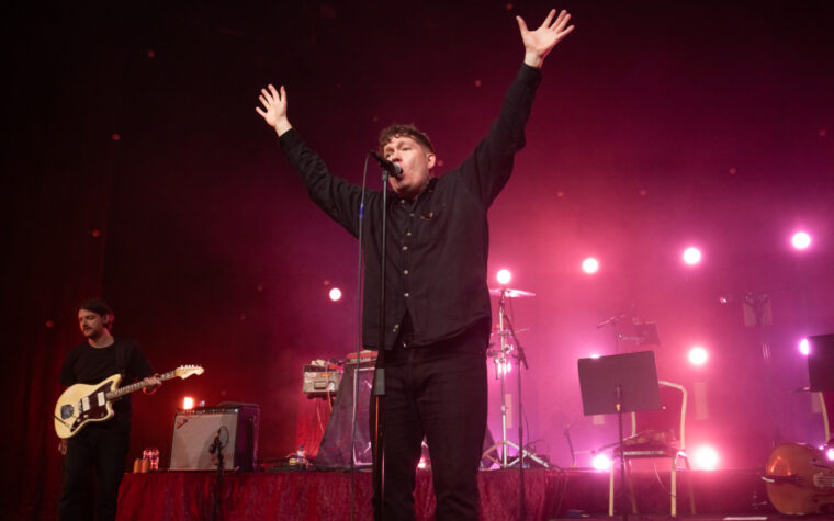 Los Campesinos! Décomposer les «restrictions financières» lors de la tournée, révèlent une «perte» importante du concert unique