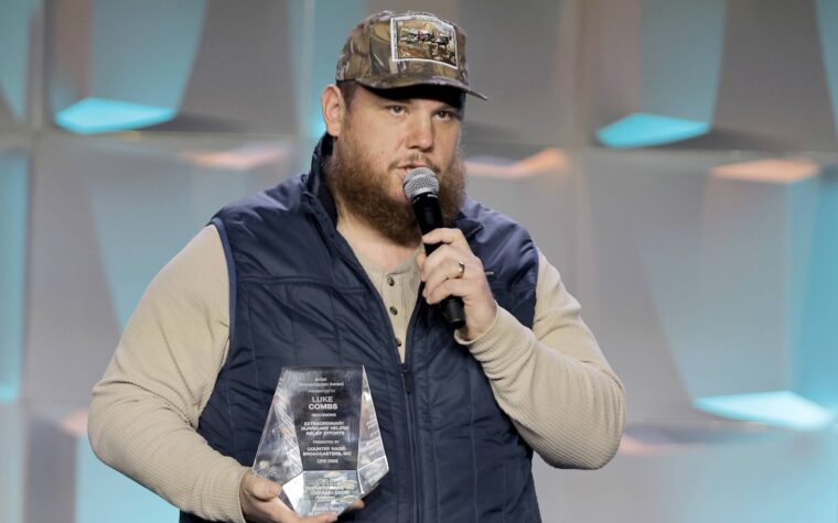 Luke Combs détaille les difficultés avec le type de TOC "obscur"