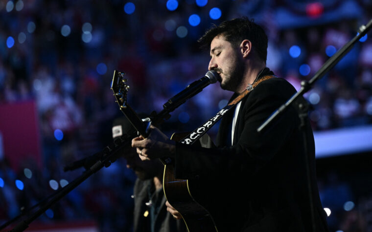 Mumford & Sons annoncent un petit spectacle gratuit à Londres ce soir