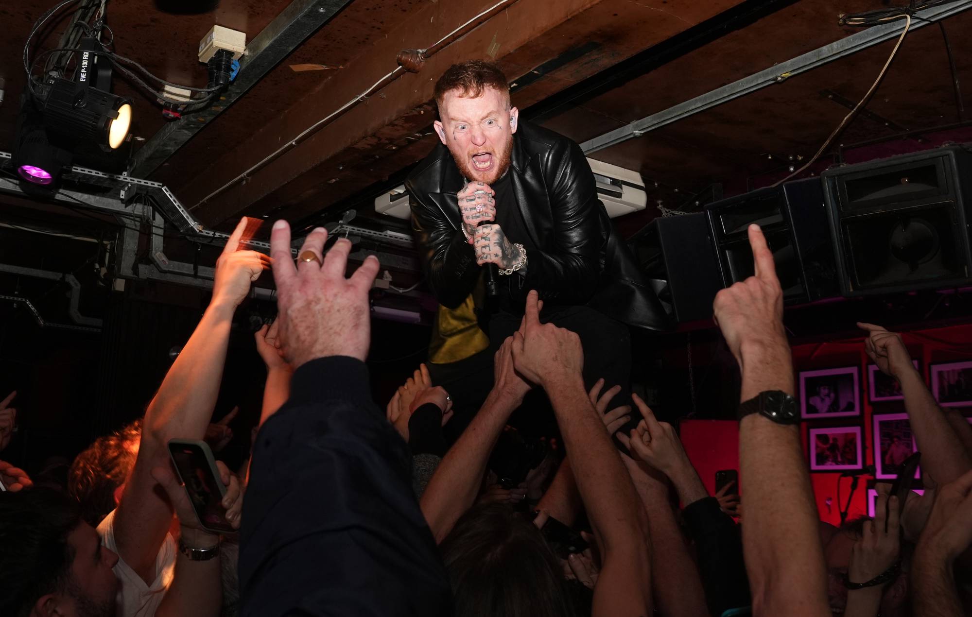 Sex Pistols avec Frank Carter se produisant au 100 Club, Londres (photo de Lucy North / PA Images via Getty Images)