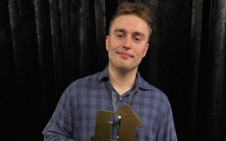 `` Personnes '' de Sam Fender, gagne la plus grande semaine d'ouverture au Royaume-Uni pour British Act depuis Harry Styles `` Harry's House ''