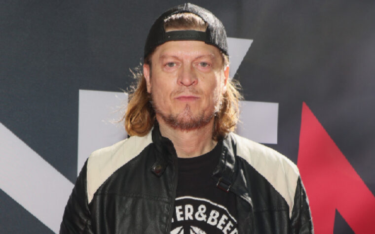 Puddle of Mudd's Wes Scantlin prétend qu'il était «toit» par l'ancien camarade de banque avant le concert désastreux