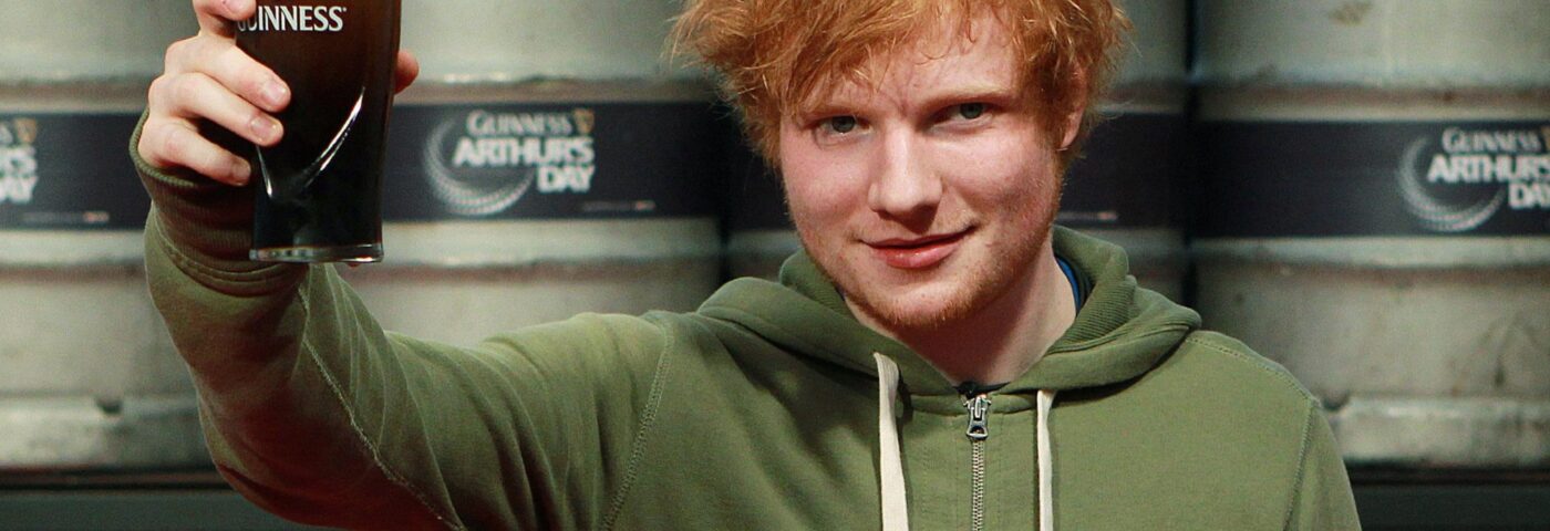 Regardez Ed Sheeran jouer surprise la Saint-Patrick se déroulant dans un pub de Boston