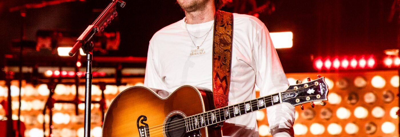 Regardez Morgan Wallen effectuer «Je suis le problème» et «juste au cas où» sur «SNL»