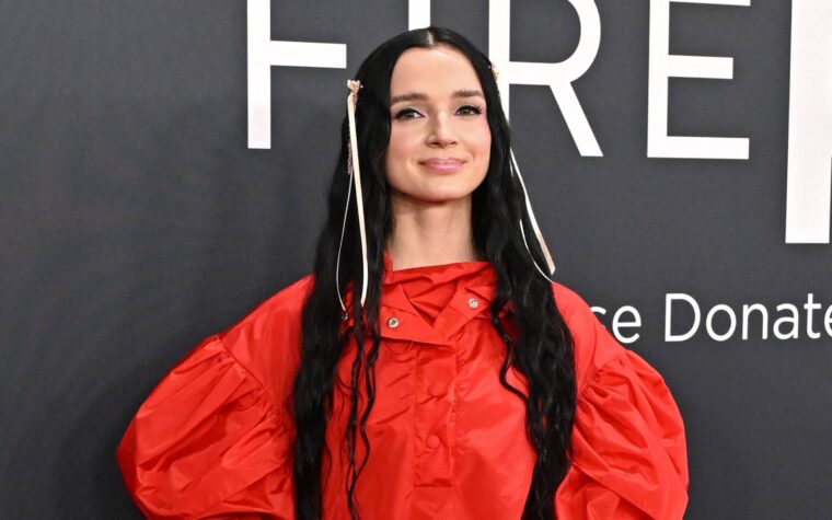 Regardez Poppy retourner à «Kimmel» avec des performances boursouflées «le coût de l'abandon»