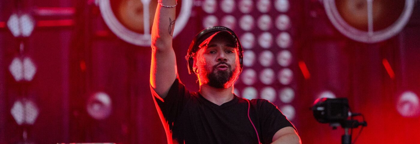Regardez Skrillex retourner à Ultra pour la première fois en une décennie avec Damian Marley, Young Niko, Naisha et plus Regardez Skrillex retourner à Ultra pour la première fois en une décennie avec Damian Marley, Young Niko, Naisha et plus