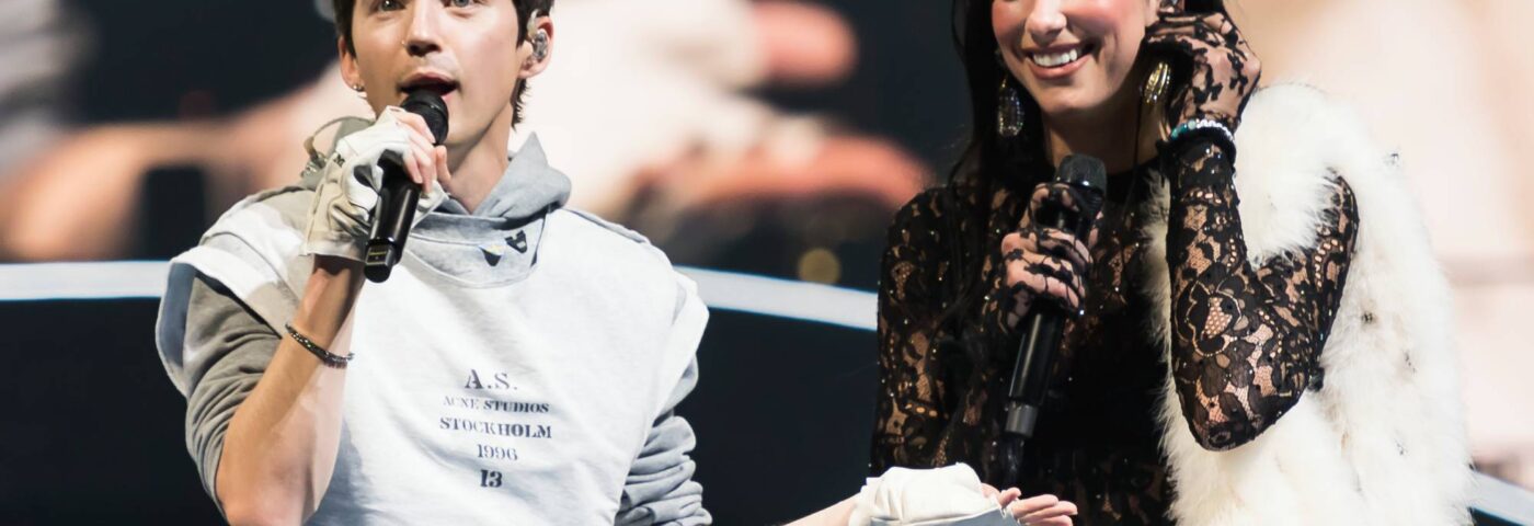 Regardez Troye Sivan rejoindre Dua Lipa pour «Rush» duo à Melbourne