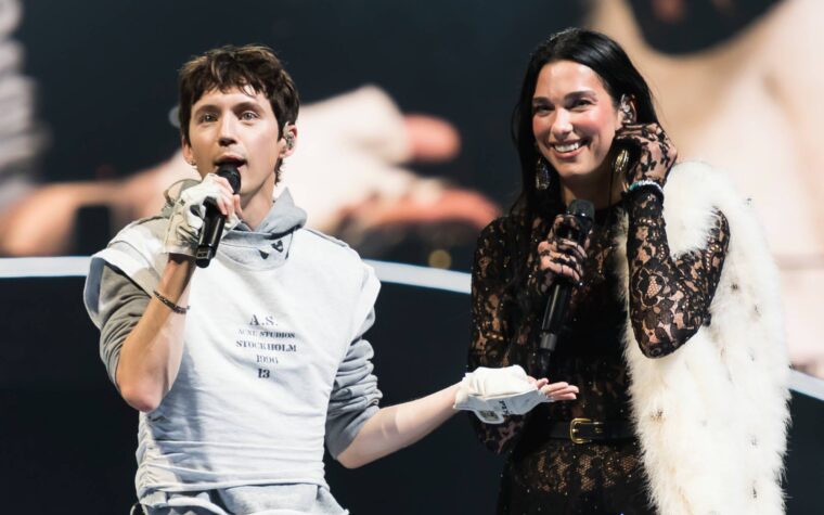 Regardez Troye Sivan rejoindre Dua Lipa pour «Rush» duo à Melbourne