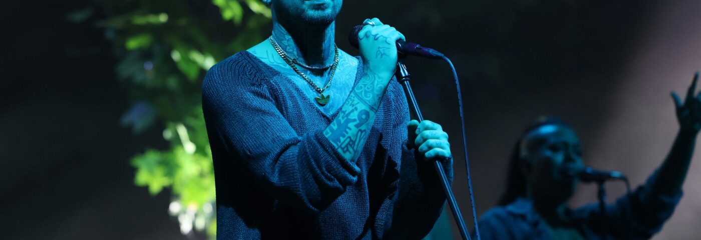 Regardez Zayn Malik chanter «  Night Changes '' de One Direction pour la première fois en 10 ans