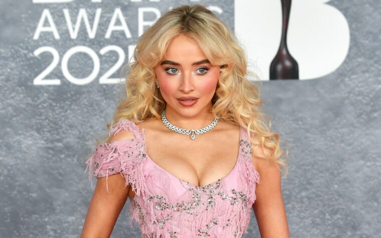 Sabrina Carpenter arrive à «Fortnite»